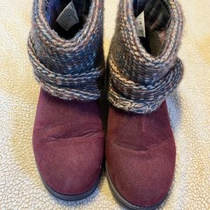 Muk boot size 7 color dark red